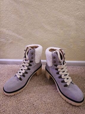 NWOT Vici Womens Light Gray Sherpa-Lined Lace-Up Block Heel Boots
